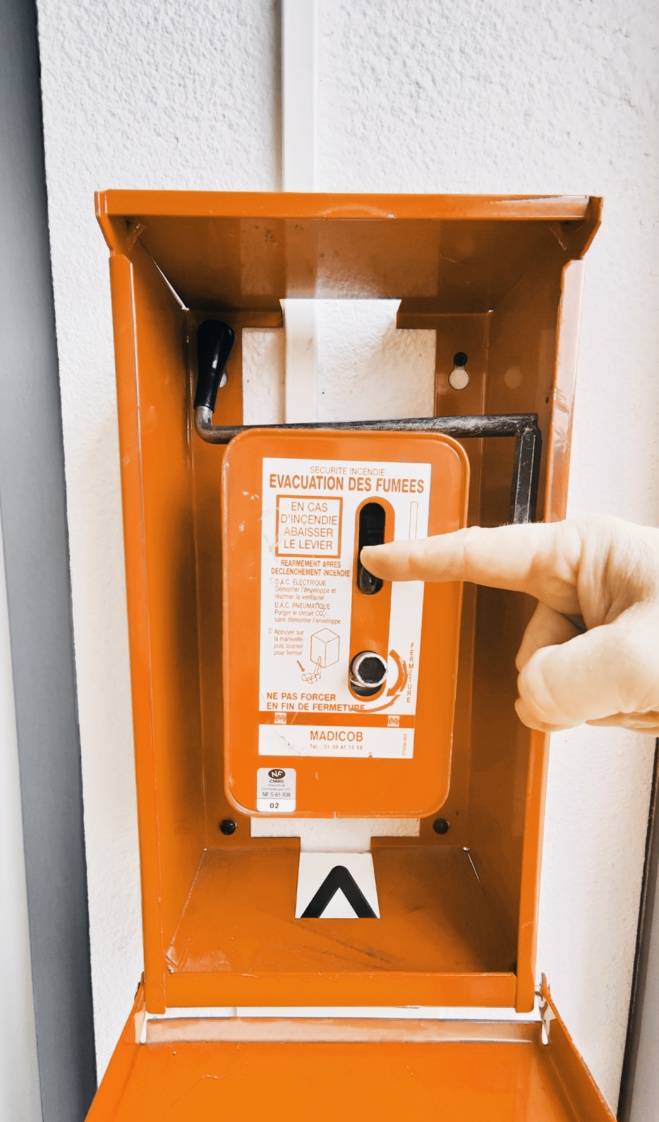 A quoi servent les systèmes de désenfumage incendie ?  A quoi servent les systèmes de désenfumage incendie ?