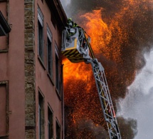 Un violent incendie ravage un immeuble d'habitation à Lyon 